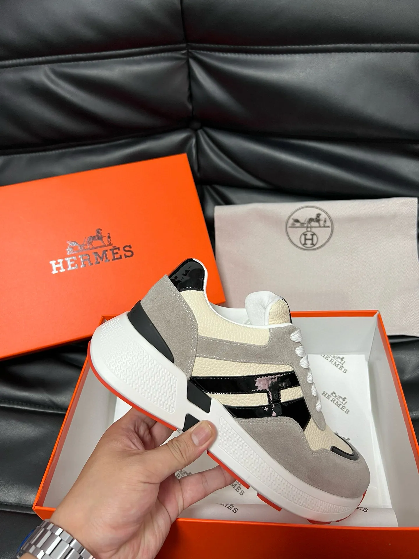 [HERMES] Hermès men's shoes 💰540💰 - High-end quality original order - Upper: 🔝 tumbled calfskin, suede calfskin, shoe body sewn with H pattern - Inner: water-dyed cowhide - Outsole: ultra-light T men's shoes 💰U foam rubber; two-color molded outsole - Super high quality control, fine workmanship: highlighted (high-end, luxury, grade) -Size : 39-44 (38, 45 can be customized)